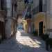 Scendiamo dal loggiato e giriamo subito a destra in strada Santa Scolastica...